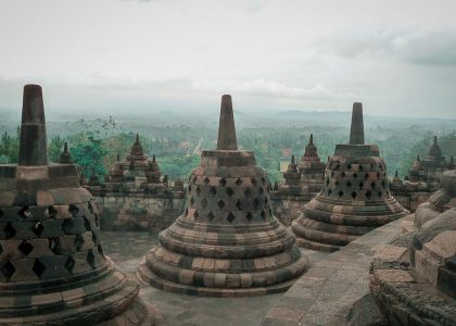 Isola di Java, i templi di Borobudur e Prambanan. 